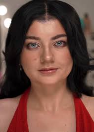 makeover monday but it’s my @Netflix lookalike (eve hewson 👯‍♀️)  #evehewson #theperfectcouple #makeovermonday #makeuptransformation  #makeover #makeuplook #behindhereyes