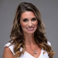 Caroline Morse's Instagram, Twitter & Facebook