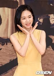 한예리(윤진명)를 위한 에그타르트를 준비한 윤박(박재완) 윤진명의 장난에 웃음 터진 박재완 두 사람 면접을 보러 나서는 한예리(윤진명) 면접룩에 귀걸이도 걸고 화장도 했다! í•œì˜ˆë¦¬ ê³¼ê±°ì™€ ëª¸ë§¤