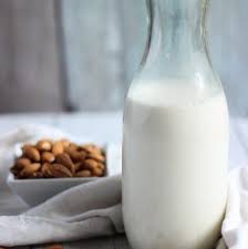 Comment Faire Du Lait D Amande Maison Elle Mijote Quelque Chose Recette Lait D Amande Maison Lait D Amande Lait D Amande Recette