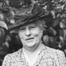 Ellen Mcminn's Instagram, Twitter & Facebook