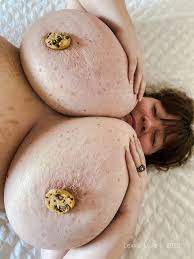 TW Pornstars - Lexxxi Luxe. Twitter. I showed you my cookies please  respond. 😂. 4:21 PM - 13 Sep 2020