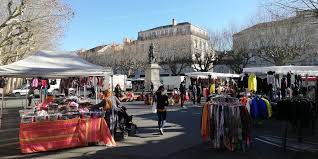 Dordogne : à Périgueux, le marché de la place Bugeaud veut encore croire en son avenir