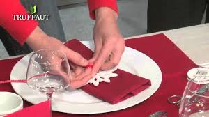 Petites décorations de noël exposées dans de gros bocaux en verre. Diy Deco De Table Fabriquer Sa Decoration Pour Les Fetes Truffaut Youtube