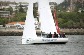 O dia termina com uma regata, na qual poderão participar todos os participantes do programa vela+ e todos os que participaram nos batismos de vela. Baptismo De Vela No Rio Douro P Porto Ensino Superior Publico
