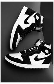 Wmns Air Jordan 1 Retro High Og Twist Shoelace Styles Vans Shoelacestylesvans Wmns Air Jordan 1 R In 2020 Nike Air Shoes Trendy Shoes Sneakers Jordan Shoes Girls