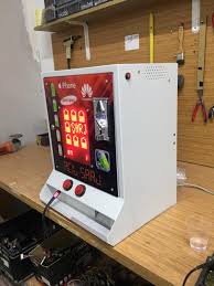 Oyunlu Acil Sarj Istasyonu Panosundaki Pin