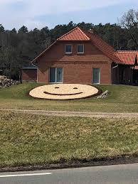 Neben den fotos von steinwüsten, betonbeeten und riesengartenzwergen. 18 523 Der Garten Als Mediale Attention Garten Des Grauens Facebook