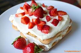 Il tiramisù alle fragole è un dolce al cucchiaio fresco e goloso, una delizia da gustare con l'arrivo della bella stagione. Tiramisu Alle Fragole Ricetta Semplice E Veloce Sempliceveloce