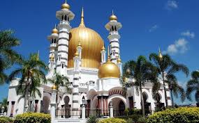 Melayu rumah tradisional perak rumah kutai struktur asas adalah kayu keras atap dibuat dari daun rumbia dinding pelupuh dari anyaman buluh atau rotan. Gambar Masjid Kristal Dan 13 Masjid Lain Yang Paling Mempersonakan Di Malaysia
