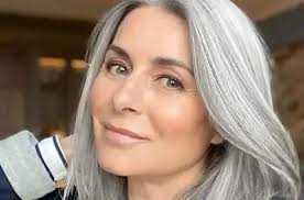 El sheriff de Los Angeles presenta la nueva flota de autobuses para  trasladar a los reclusos