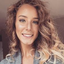 Alyssa Laird's Instagram, Twitter & Facebook