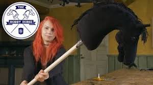 Der zweite und letzte tag des projekts holzpferd bauen beginnt mit dem kopf. Do It Yourself Wie Bastelt Man Sich Ein Steckenpferd The Hobbyhorse