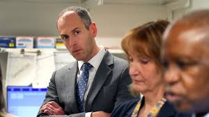 Ken Kaiser, 72, colorful and imposing big league umpire