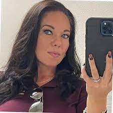 Karen Hanlin's Instagram, Twitter & Facebook