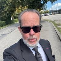 100+ perfiles de «Stump»