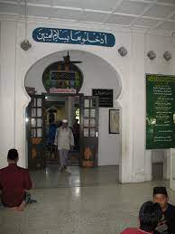 3.70564, 101.50431) is a town in perak, right on the border with selangor. Masjid Jamek Tanjong Malim Friday Prayers At The Main Masj Flickr