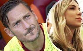 At tutto capelli we control and monitor each step of the hair replacement systems development process, we … Noemi Bocchi La Nuova Fidanzata Di Francesco Totti L Indizio Durante Roma Genoa E La Somiglianza Con Ilary Blasi Foto