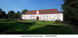 Castle Schloss Schoenborn In Heusenstamm Hesse Germany Panoramic View The First Buildings Of The Castle Heusenstamm Deutschland Burgen Hessen Germany Fotos