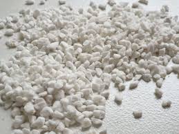 The main difference between vermiculite and perlite is how each one retains water in addition to the amount of water each substance can retain. Perlite Vs Vermiculite Choosing The Perfect Weed Growing Medium