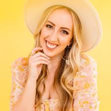 035: Creating An Online Shop To Amplify Your Weddings with Brooke Michelle 