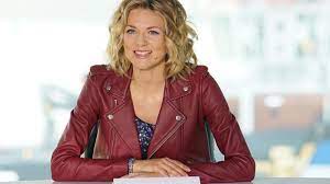 Der mix aus dieter bohlen, mousse t., ella endlich, carolin niemczyk klingt auf jeden. Ella Endlich Dsds Jurorin Mit Liebeskummer
