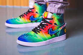 Nike a través de marca jordan, presenta la primera zapatilla oficial en colaboración con un talento air jordan i x j balvin, estará disponible en colombia desde 8 de diciembre, en las tiendas nike y en. J Balvin X Air Jordan 1 Retro High Og Hypebeast