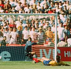 In the second game of the cup, he inadvertently kicked the ball into his net, an own goal that gave the u.s. Vor 20 Jahren Nach Diesem Eigentor Wurde Escobar Ermordet Welt