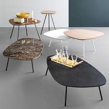 Just press a button, placed on the long side, to adjust the height to 7 different positions. Calligaris Tweet Coffee Table