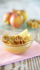 Brochettes De Crepes A La Compote De Pommes Recette Compote De Pomme Cuisine Et Boissons Compote De Pommes Maison