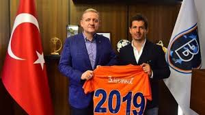 Emre belözoğlu, imza töreninde çarpıcı açıklamalar yaptı. Emre Belozoglu Signs Contract Extension With Basaksehir Turkish Football News