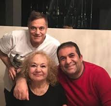 Jun 07, 2021 · son olarak i̇brahim tatlıses'in programına konuk olan ve eğlenceli halleriyle dikkat çeken mehmet ali erbil'in düştüğü ve hastaneye kaldırıldığı haberleri hayranlarını üzmüştü. Mehmet Ali Erbil Iyilesti Mi Iste Hastaneden Paylasilan Son Fotograf Elmaelma