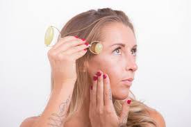 Difference Between Jade and Rose Quartz Roller