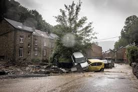 Routes inondées, coulées de boue et plusieurs cours d'eau en alerte de crue. Egy3ekbl2 S9ym