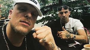 ~ is raf camora involved with charities? Raf Camora Tatowiert Sich Corona Auf Den Korper Raptastisch