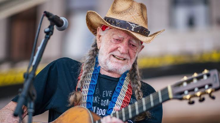 Willie Nelson at 90: Country music's elder statesman still on the road again | WGNO