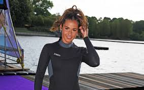 Nach der vermeintlichen trennung von ihrer jugendliebe michal geht die musikerin jetzt offenbar in. Sarah Lombardi Sammelt Beim Milka Blobbing Charity Event Fur Kranke Kinder