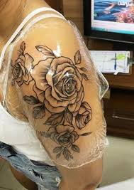 Pin By Anne Humbert On Um Dia Shoulder Tattoos For Women Rose Tattoos Tattoos