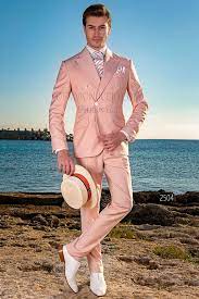 Può essere un matrimonio informale di tipo ibizano o può essere un a seconda di cosa è deciso, l'uomo dovrebbe vestirsi in un modo o nell'altro per andare secondo. Italian Bespoke Pink Groom Suit For Beach Wedding Abiti Uomo Vestiti Eleganti Da Uomo Uomo Vintage
