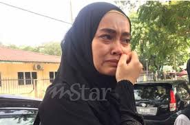 Berubah habis penampilan bekas isteri pemuzik, ude wahid ini. Saya Masih Sayang Ude Tidak Sebumbung Sejak November Isteri Pertama