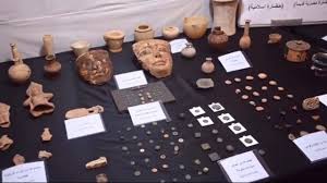 علاء حسانين النائب السابق بمجلس الشعب عن المنيا فى قرية الحج سلام لطرد الجان من القريه مع كامير النادى. Houl9tc8r Nfpm