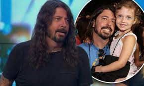 Foo fighters dave grohl foo fighters nirvana dave grohl daughter dave grohl family star pictures star pics there goes my hero zac brown band queen latifah. Dave Grohl Flew From Aus To La To See Daughter For 24hrs Daily Mail Online