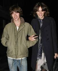 Alexa chung and alex turner pictures. Alexa Chung And Alex Turner Have Split Up