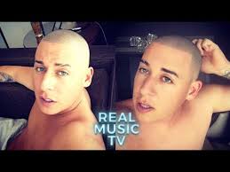 Un booty gigante y el pelo suave. Cosculluela Regala 5 000 Dolares A Un Fanatico Y Mas Youtube