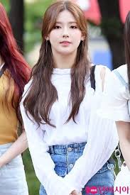 Miyeon (미연) also known as cho mi yeon (조미연) is a south korean singer under cube entertainment. G Idle Miyeon Otw To Music Bank First Girl Women Girl