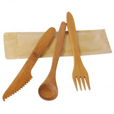 La fourchette est un couvert de table ou un ustensile de cuisine permettant d'attraper les aliments, sans les toucher directement avec les doigts. Couverts En Bambou Luxe Kit 3 Pieces Couteau Fourchette Cuillere Lot De 50 Eco Responsable Fourniresto