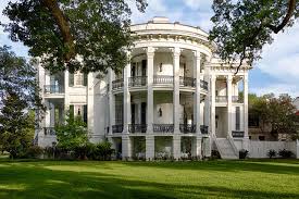 They sat on vast acreage with crops stretching to the horizon. 10 Most Beautiful Historic Southern Plantation Homes You Can Visit Wicked Good Travel Tips