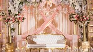 Rangkaian pot bunga asli dekorasi meja pernikahan wedding decoration. Harga Dekorasi Pelaminan Modern Yang Bisa Kamu Jadikan Acuan Wedding Market