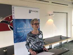 Michael can determine how to fill her remaining council term. Nadine Schon Chancen Der Digitalisierung Nutzen Wirtschaftsrat Der Cdu