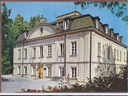 Jest wielka, dziesięciookienna i zajmuje całkiem. Naleczow 1977 Palac Malachowskich 8683663029 Oficjalne Archiwum Allegro